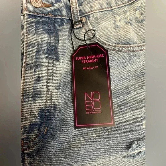 No Bounderies Super High Rise Straight Relaxed Distressed Button Fly Mom Jeans - Picture 4 of 13